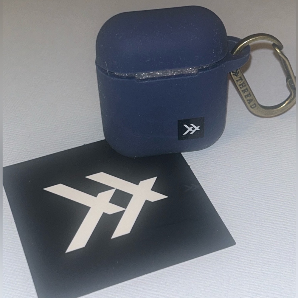 *NWT* THREAD BRAND~AIRPODS 1 & 2 CASE!!!!